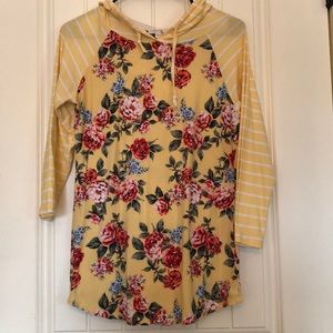 3/4 length sleeve hooded T-shirt